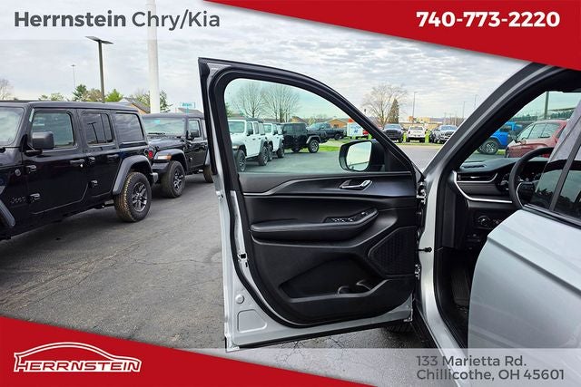 2026 Jeep Grand Cherokee GRAND CHEROKEE LAREDO X 4X4