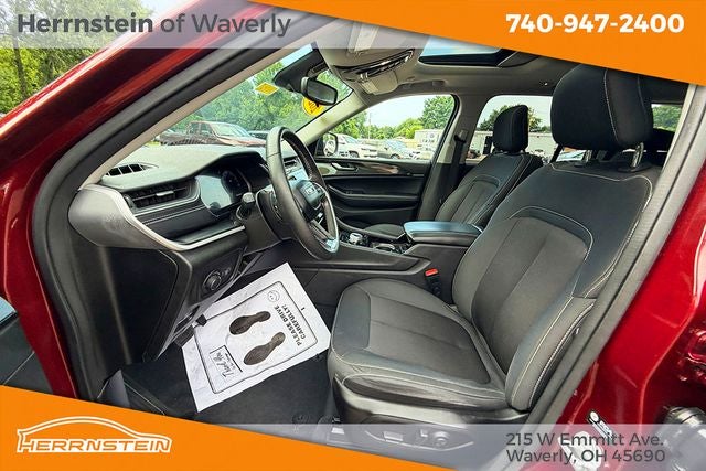 2023 Jeep Grand Cherokee Laredo