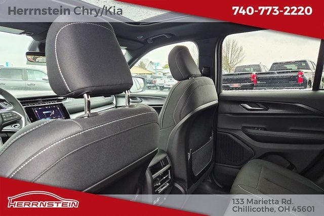 2025 Jeep Grand Cherokee GRAND CHEROKEE LAREDO X 4X4