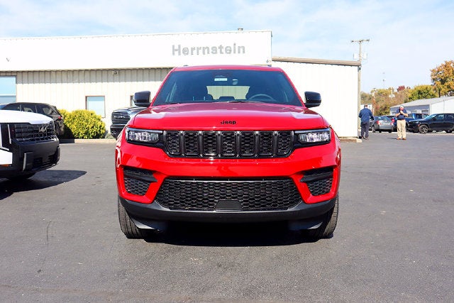 2027 Jeep Grand Cherokee Laredo