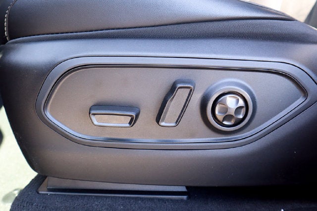 2027 Jeep Grand Cherokee Laredo