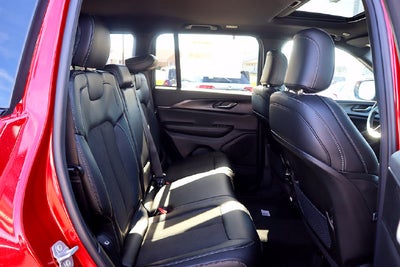 2027 Jeep Grand Cherokee Laredo