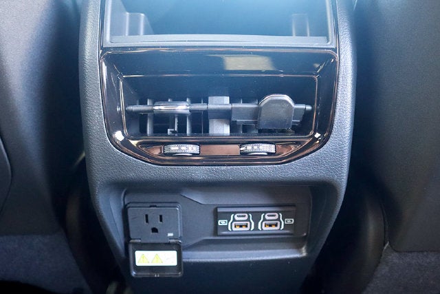 2027 Jeep Grand Cherokee Laredo