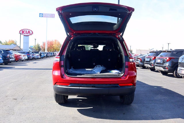 2027 Jeep Grand Cherokee Laredo