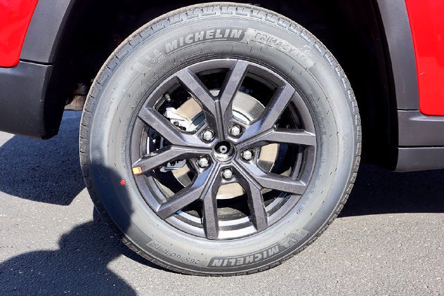 2027 Jeep Grand Cherokee Laredo