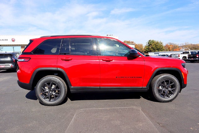 2027 Jeep Grand Cherokee Laredo