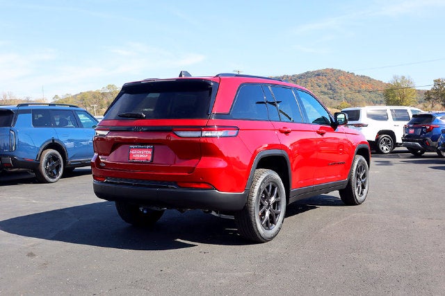 2027 Jeep Grand Cherokee Laredo