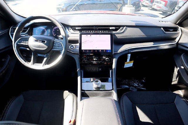 2027 Jeep Grand Cherokee Laredo
