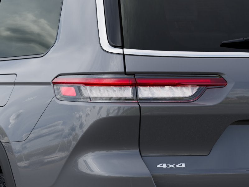 2027 Jeep Grand Cherokee Laredo