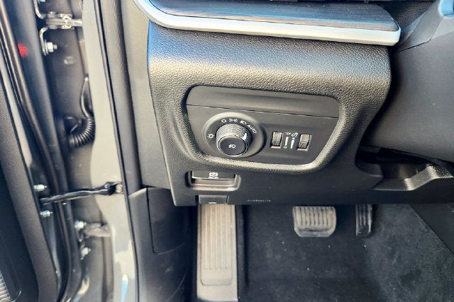 2027 Jeep Grand Cherokee Base