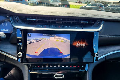 2027 Jeep Grand Cherokee Base