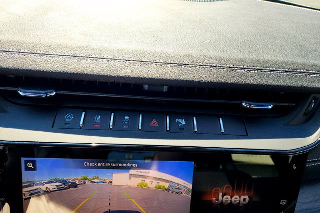 2027 Jeep Grand Cherokee Base