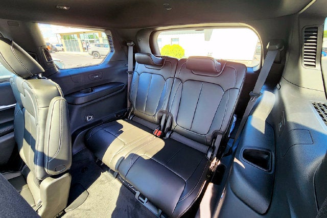 2027 Jeep Grand Cherokee Base