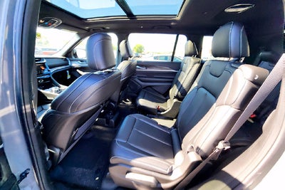 2027 Jeep Grand Cherokee Base