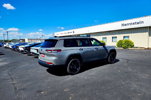2027 Jeep Grand Cherokee Base