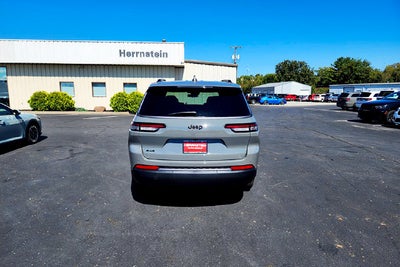 2027 Jeep Grand Cherokee Base