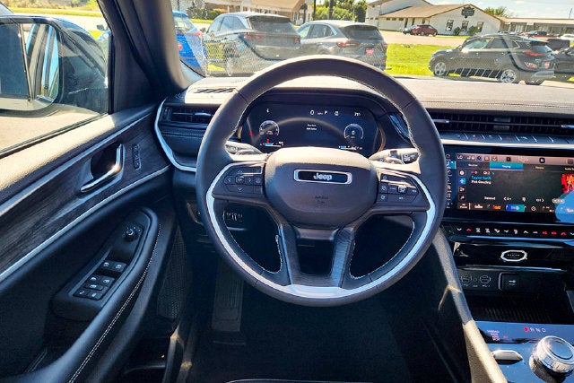2027 Jeep Grand Cherokee Base