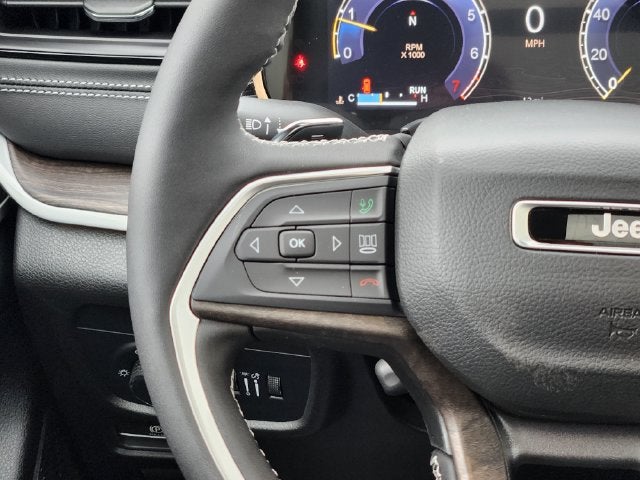 2027 Jeep Grand Cherokee Base