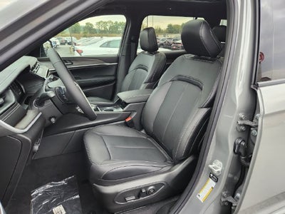 2027 Jeep Grand Cherokee Base