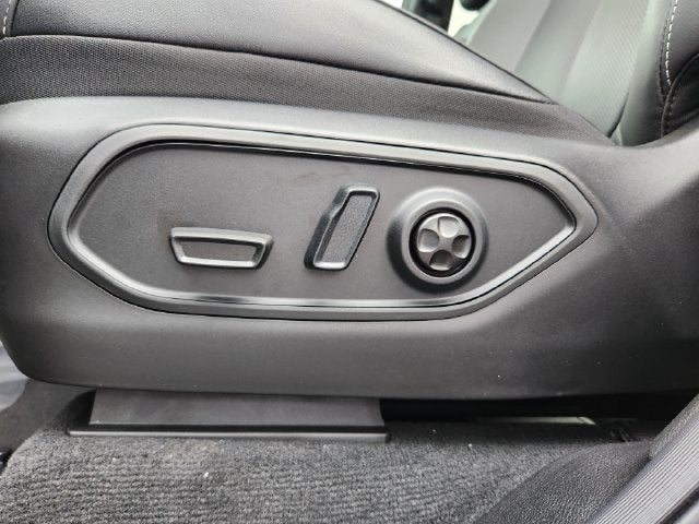 2027 Jeep Grand Cherokee Base