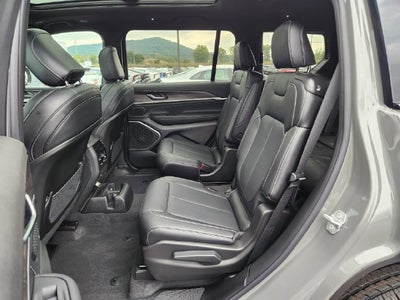 2027 Jeep Grand Cherokee Base