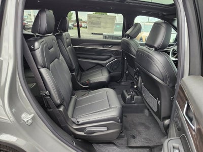 2027 Jeep Grand Cherokee Base