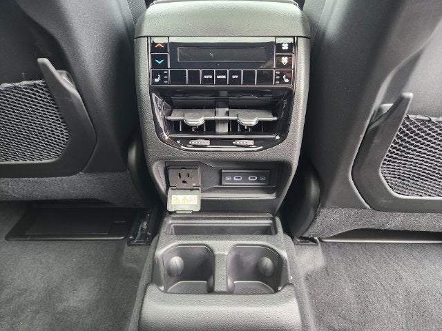 2027 Jeep Grand Cherokee Base