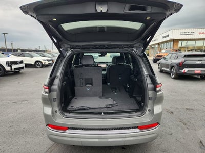 2027 Jeep Grand Cherokee Base