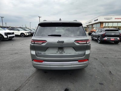 2027 Jeep Grand Cherokee Base