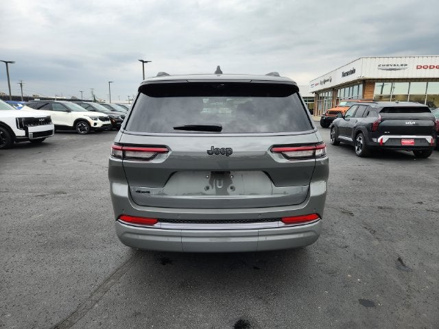 2027 Jeep Grand Cherokee Base