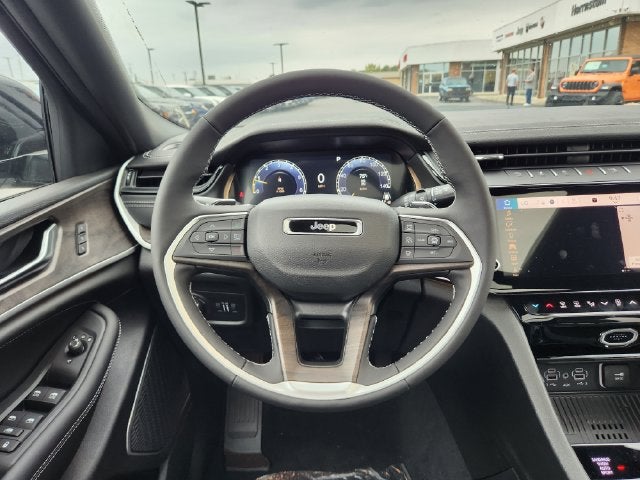 2027 Jeep Grand Cherokee Base