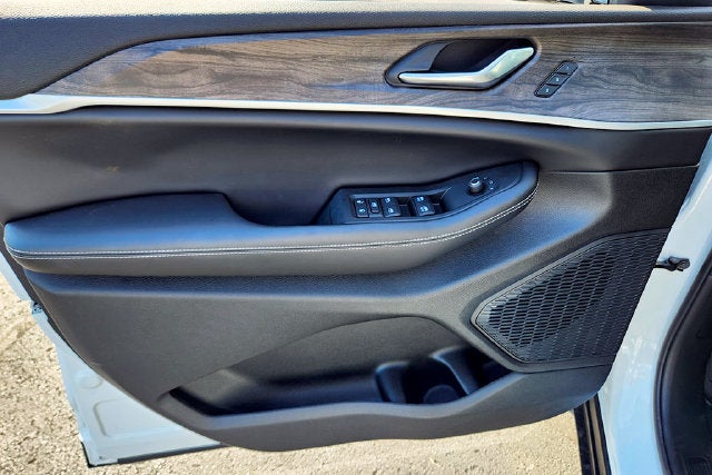 2026 Jeep Grand Cherokee Base