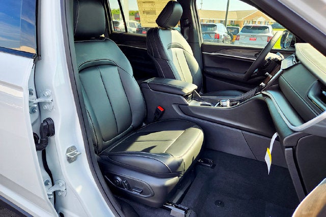 2026 Jeep Grand Cherokee Base