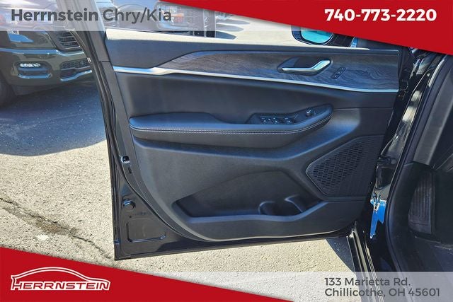 2027 Jeep Grand Cherokee Base