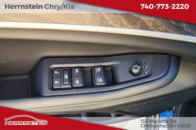 2027 Jeep Grand Cherokee Base