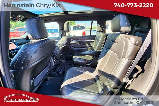 2027 Jeep Grand Cherokee Base