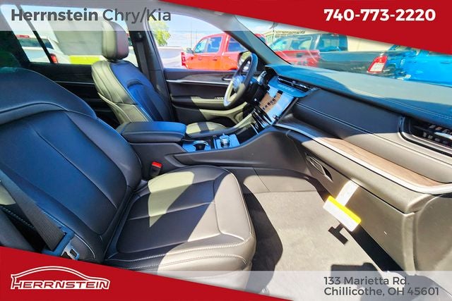 2027 Jeep Grand Cherokee Base