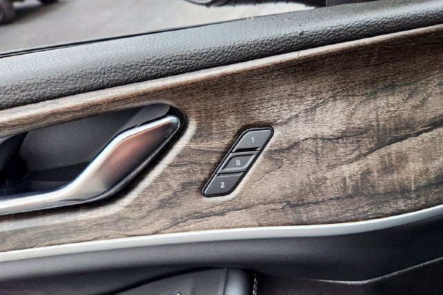 2027 Jeep Grand Cherokee Base