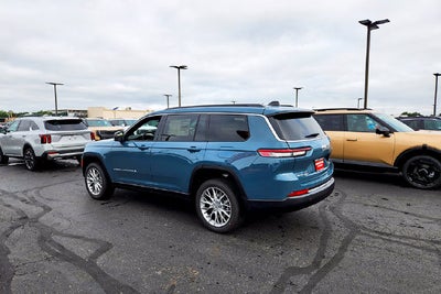 2027 Jeep Grand Cherokee Base