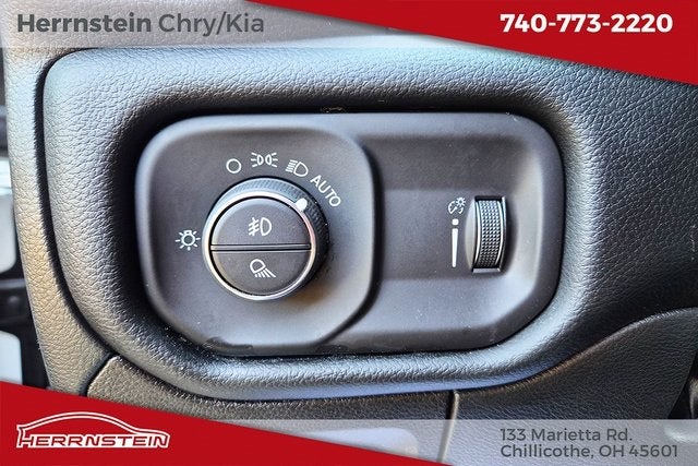 2022 RAM 1500 Big Horn Quad Cab 4x2 6'4' Box