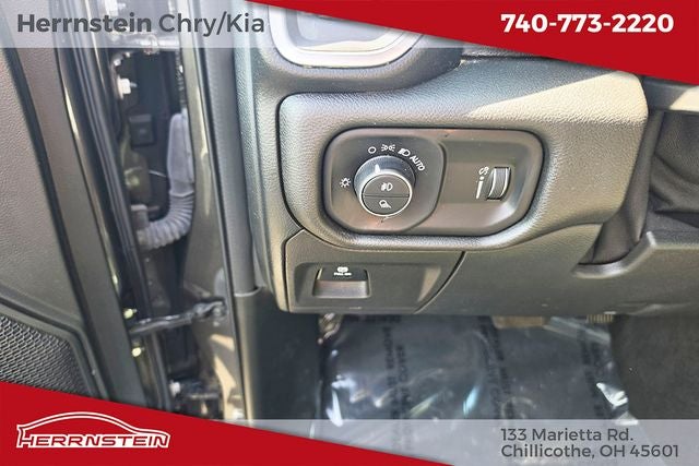 2022 RAM 1500 Big Horn Crew Cab 4x4 5'7' Box