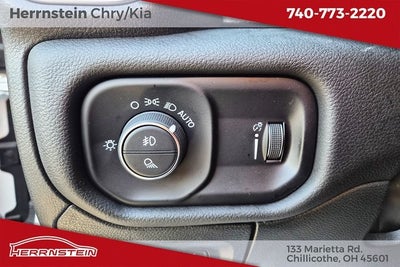 2025 RAM 1500 Big Horn Crew Cab 4x4 5'7' Box