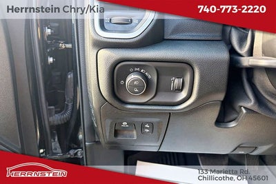 2022 RAM 1500 Big Horn Crew Cab 4x4 5'7' Box