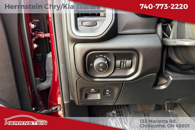 2023 RAM 1500 Laramie Crew Cab 4x4 5'7' Box