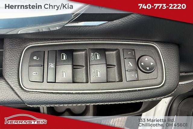 2022 RAM 1500 Laramie Crew Cab 4x4 5'7' Box