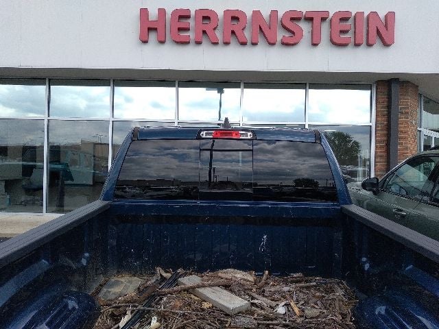 2019 RAM 1500 Laramie Crew Cab 4x4 6'4' Box