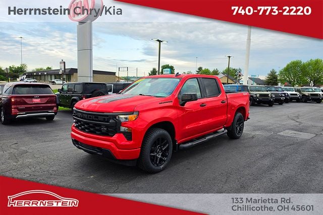 2023 Chevrolet Silverado 1500 4WD Crew Cab Short Bed Custom