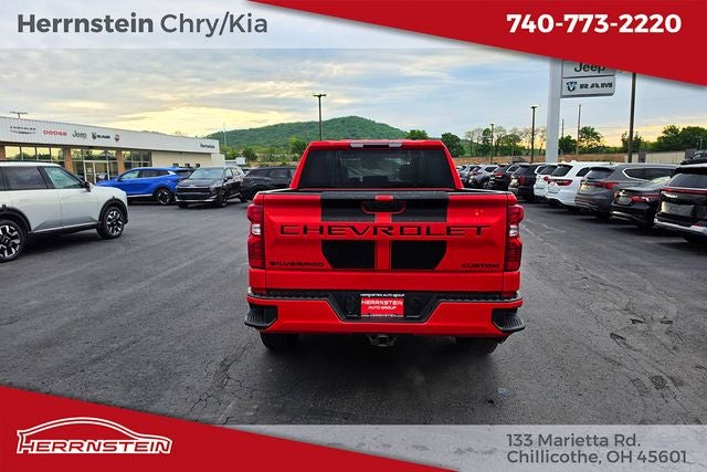 2023 Chevrolet Silverado 1500 4WD Crew Cab Short Bed Custom