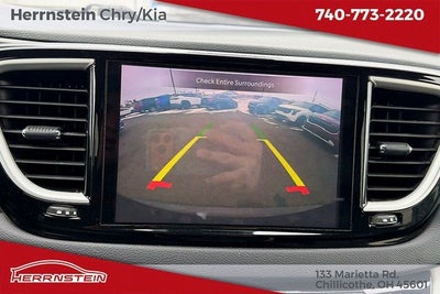 2022 Chrysler Pacifica Touring L