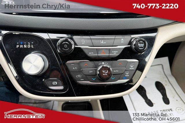 2022 Chrysler Pacifica Touring L